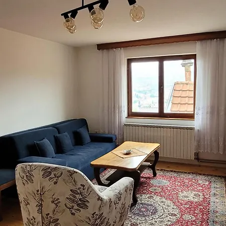 Old Town Apartment *